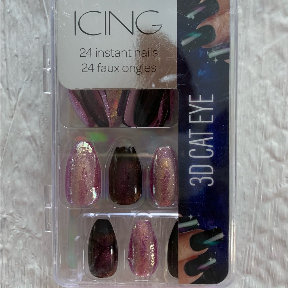 NWT. Icing instant nails